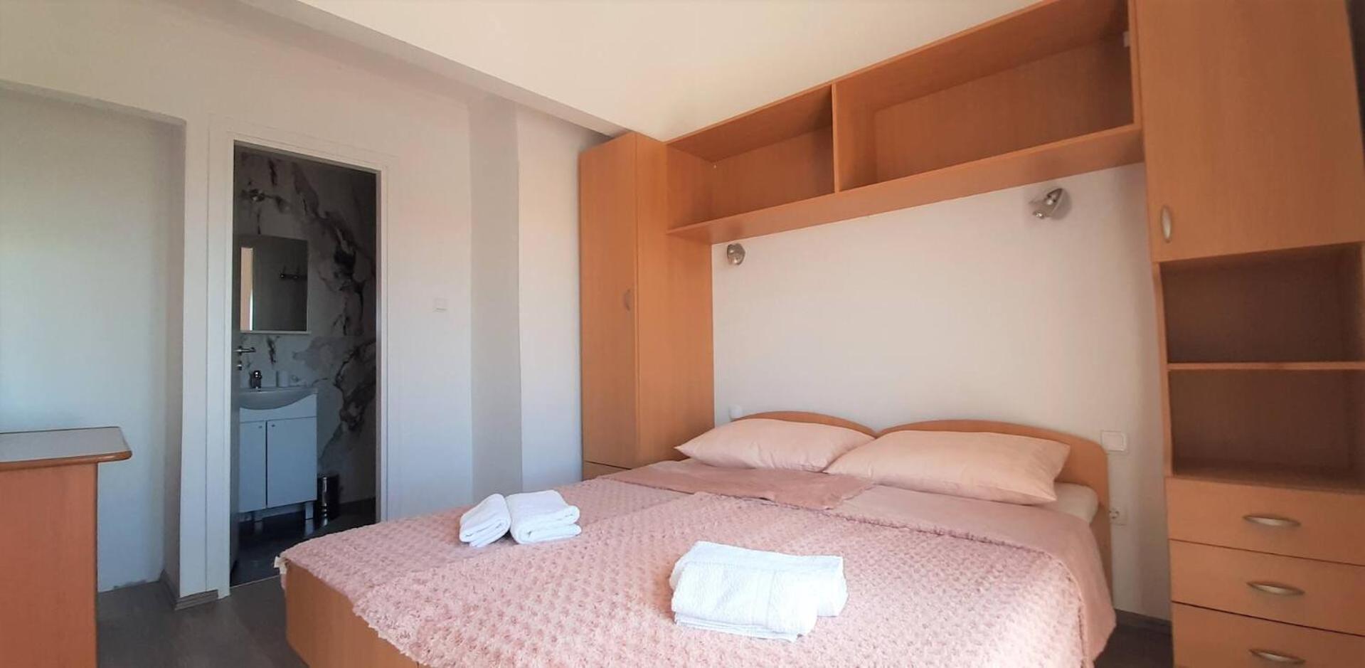 Guest House Helena Close To Beach Krk Town Exterior foto